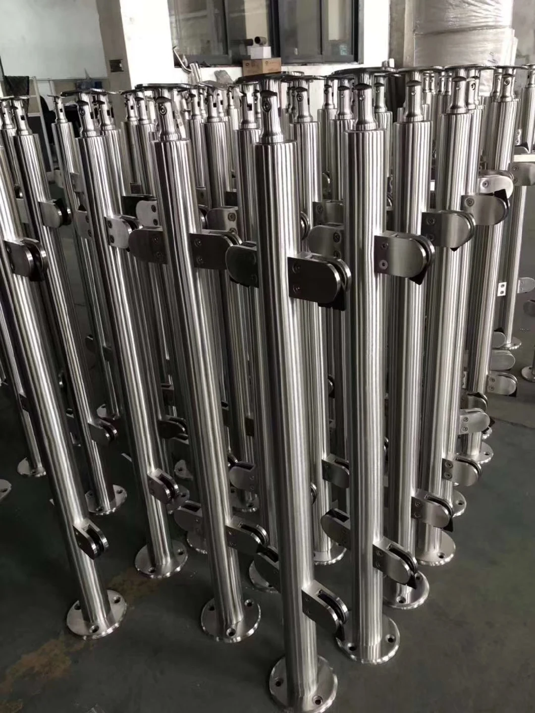 High Quality Stainless Steel Glass Railing Baluster Staircase Handrails Post Base Plate Flange of Pipe Fittings / Tube Fitting